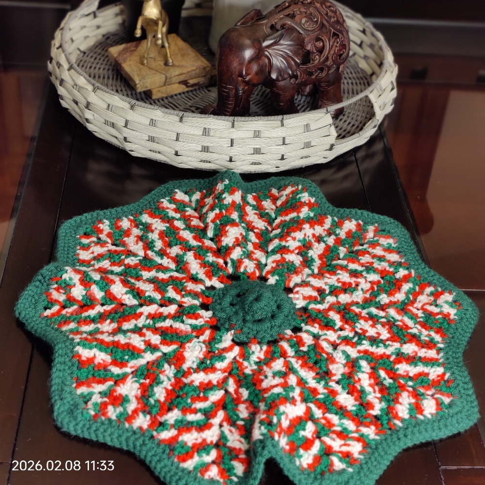 Festive Green & Red Hand Crocheted Christmas Doily, Vintage Festive Table Decor - Picture 10 of 10